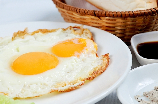 
Thực phẩm dễ chế biến thành nhiều món như trứng có thể nhiễm khuẩn Salmonella