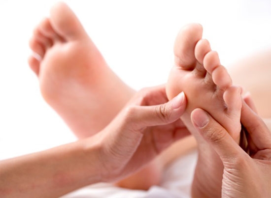Những dấu hiệu ở bàn chân cho thấy bạn đang ốm