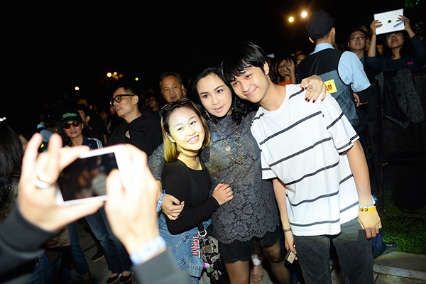 
Ca sĩ Thanh Lam cùng hai con đến cổ vũ cho Monsoon 2015. - Tin sao Viet - Tin tuc sao Viet - Scandal sao Viet - Tin tuc cua Sao - Tin cua Sao