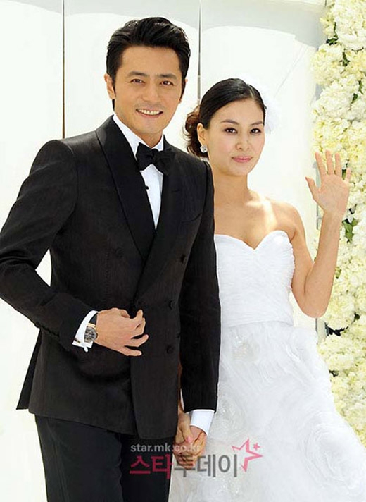 
Jang Dong Gun và Go So Young là cặp đôi vàng của làng giải trí Hàn lẫn châu Á về ngoại hình, độ nổi tiếng lẫn giàu có. 