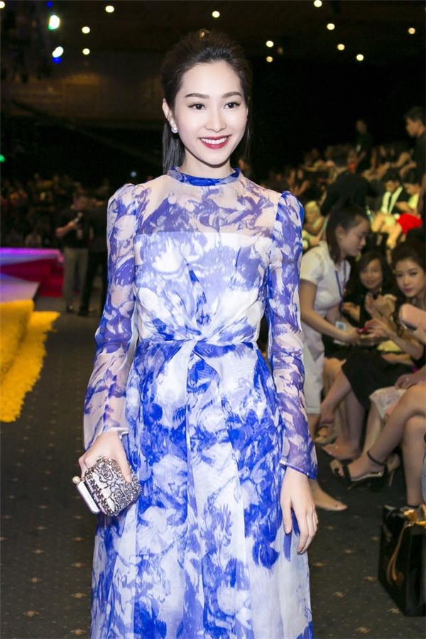
Cận cảnh nhan sắc đẹp như thiên thần của Hoa hậu Việt Nam 2012.
