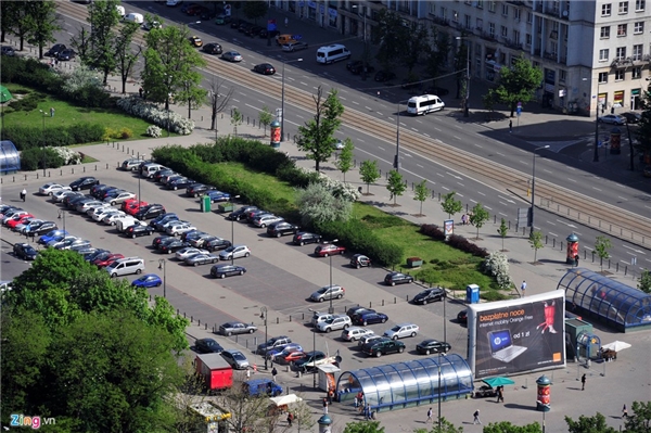 
10. Ba Lan: Ngoài ra, mỗi thành phố ở châu Âu đều có hàng trăm điểm trông giữ ôtô giúp người dân thuận tiện đi lại và làm việc. Trên hình ảnh là trung tâm thủ đô Warsaw (Ba Lan).