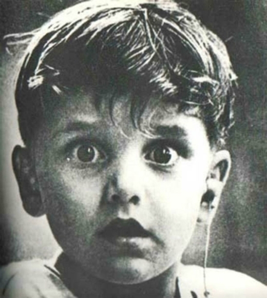 
Biểu cảm không thể chân thực hơn của một cậu bé khiếm thính lần đầu được nghe âm thanh của thế giới bên ngoài. (Ảnh: Internet)