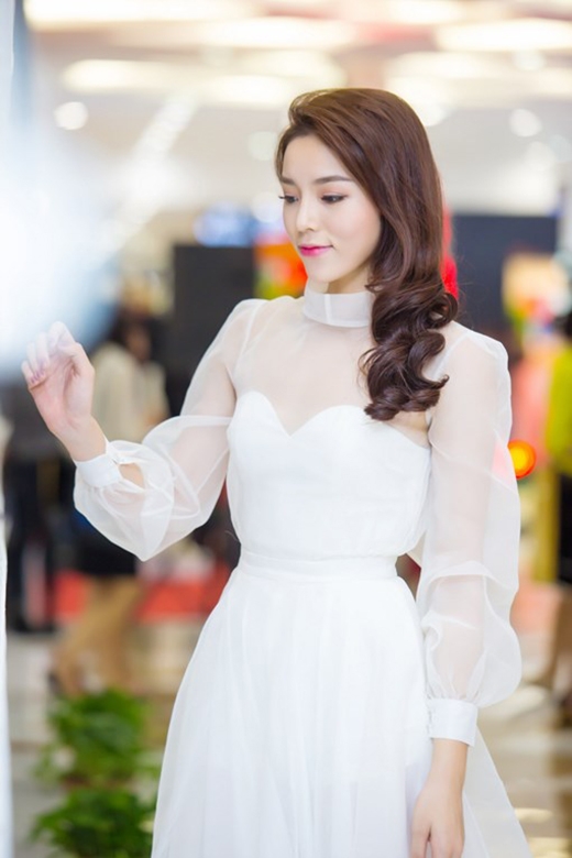 
Thời gian gần đây, gu thời trang của Hoa hậu Việt Nam 2014 - Kỳ Duyên đã có sự thay đổi rõ rệt theo hướng tích cực hơn.