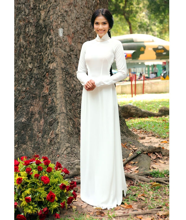 Ngẩn ngơ trước những tà áo dài trắng của hoa hậu, á hậu Việt