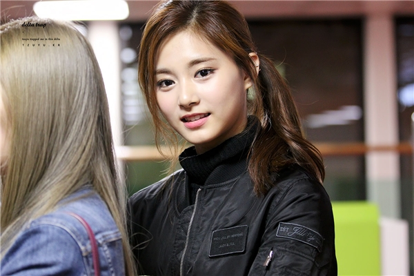 Nhan sắc tân binh nhà JYP đe dọa “soán ngôi” Suzy
