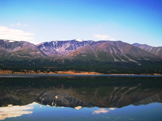 
Hồ Khuvsgul, nằm dưới chân dãy Sayan ở phía tây bắc Mông Cổ, giáp rừng Taiga của Siberia, là một trong những hồ nước ngọt lớn nhất châu Á. Khu vực hồ là nơi sinh sống của một số bộ tộc lâu đời nhất Mông Cổ như Tsaatan (hay còn gọi là người tuần lộc). (Ảnh: Internet)