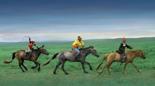
Trong lễ hội Naadam lớn nhất Mông Cổ, có đến hơn 1.000 con ngựa tề tựu về để tham gia cuộc thi đua ngựa truyền thống với những tay đua có tuổi đời rất trẻ, chỉ từ 5 đến 13 tuổi. (Ảnh: Internet)