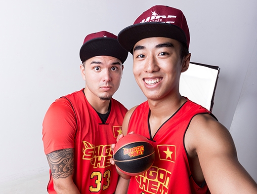 
Tuấn Tú (bên phải) được kì vọng sẽ tỏa sáng giống như đồng hương Việt Arnold trong màu áo Saigon Heat.