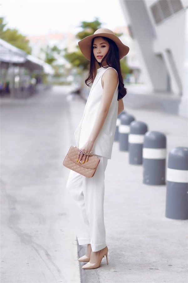 Street style thời thượng đầy thu hút của á hậu Diễm Trang
