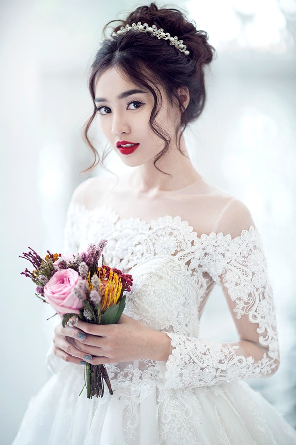 Hoa hậu Đặng Thu Thảo  Thiên thần váy trắng