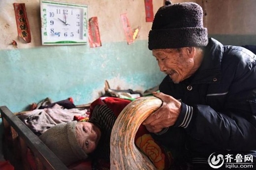 
Cơn bạo bệnh đã khiến bà Zhou trở thành người bại liệt chỉ sau 5 tháng kết hôn. (Ảnh: Iquilu)