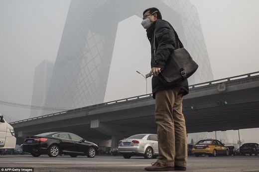 
Mức độ ô nhiễm bụi tại Bắc Kinh đã ở mức báo động thực sự. Theo Reuters, hiện nơi đây các bệnh liên quan đến phổi đã tăng đột biến, trong đó có cả ung thư. (Ảnh: AFP)
