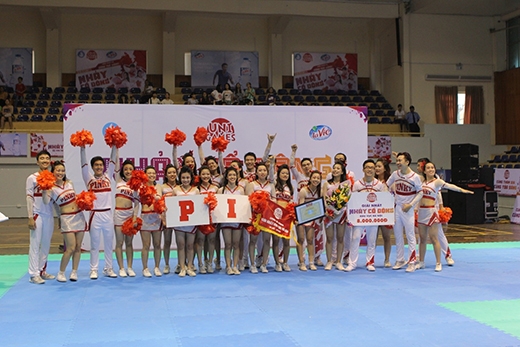 
Vô địch Hà Nội – Đại học Ngoại Thương luôn cuồng nhiệt trong từng bước nhảy.