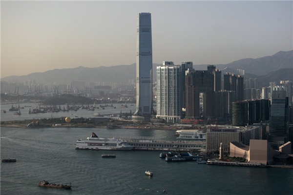 
8. Trung tâm Thương mại Quốc tế Hong Kong cao 484 m.