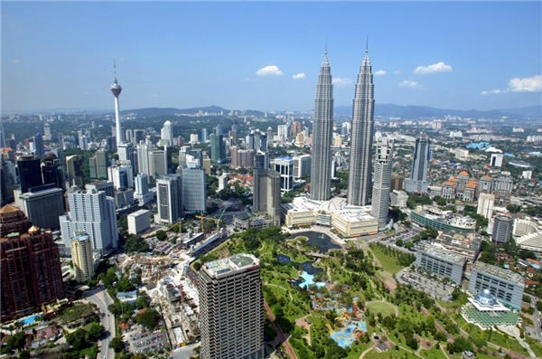 
9. Tháp đôi Petronas ở Kuala Lumpur, Malaysia cao 452 m.