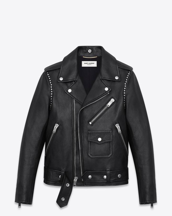  
Trong phần đầu của MV, Sơn Tùng xuất hiện vô cùng lạnh lùng, cá tính với chiếc áo jacket da đen hợp mốt. Thiết kế này cũng thuộc về Saint Laurent và có giá 100 triệu đồng. Bên trong là chiếc áo len đen có giá gần 4,5 triệu đồng.