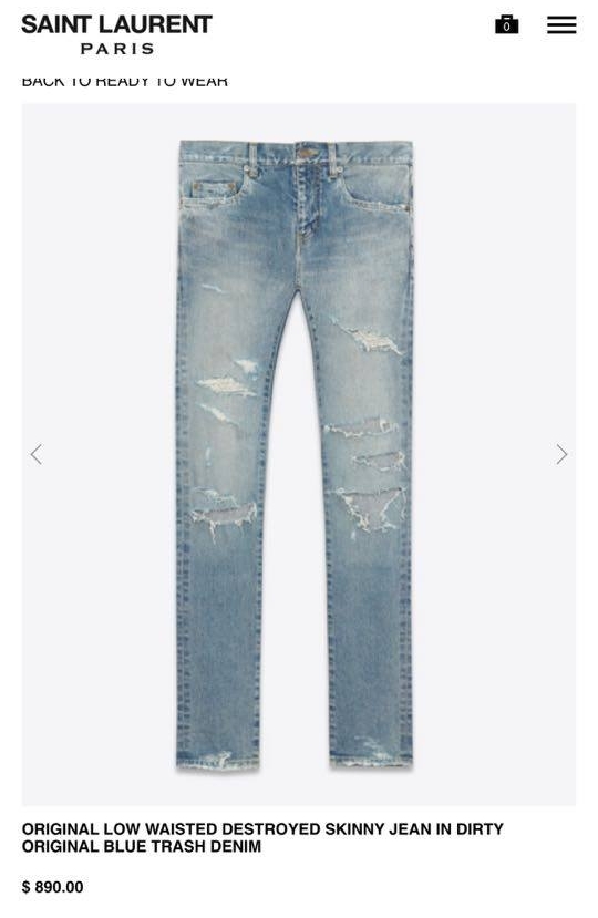 
Chiếc quần jeans rách màu xanh cổ điển có giá mềm hơn tương đương gần 20 triệu đồng.