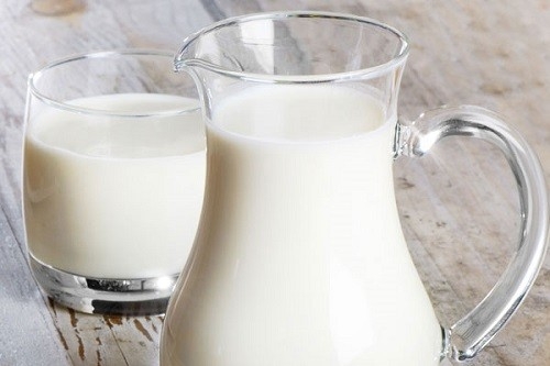 
Sữa rất tốt cho sức khỏe nhưng lại chứa nhiều chất béo có thể gây tích tụ mỡ thừa, dẫn đến tăng cân. Ảnh: Boldsky.