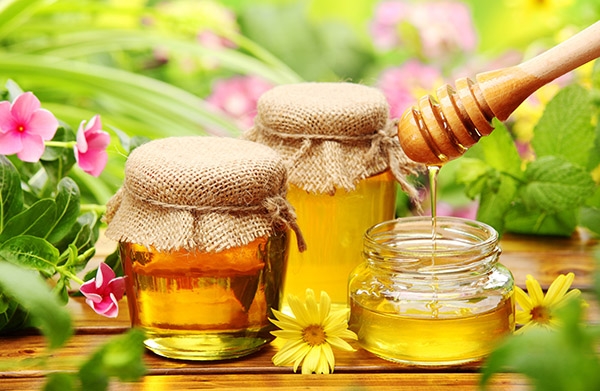 
Bơ, dầu dừa, mật ong giúp bổ sung dưỡng ẩm cho da.