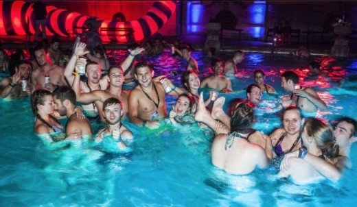 
Pool Party – Cuộc chơi phá cách đầy cuồng nhiệt của những "party - goers" đam mê tiệc ngoài trời. (Nguồn ảnh: Internet).
