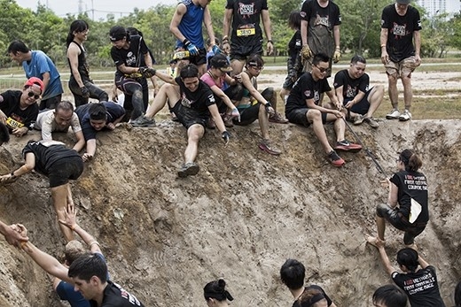 
Champion Dash là cuộc đua vượt chướng ngại vật đầu tiên và duy nhất tại Việt Nam. Không đơn giản chỉ là chạy bộ, đây là một cơ hội để bạn thách thức sức khoẻ bản thân và tinh thần đồng đội (Ảnh Internet).