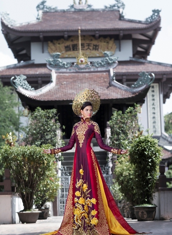 Cận cảnh chiếc mấn mạ vàng của Phạm Hương tại Miss Universe - Tin sao Viet - Tin tuc sao Viet - Scandal sao Viet - Tin tuc cua Sao - Tin cua Sao