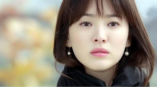 
Song Hye Kyo thành công vang dội với vai diễn Eun Seol trong phim Trái tim mùa thu. (Ảnh: Internet)