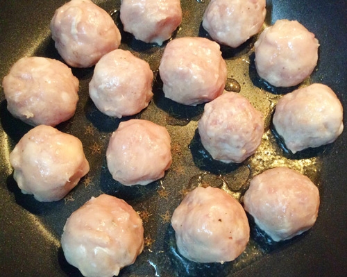 Học cách làm món thịt mọc bọc trứng cút kho nước dừa đậm đà