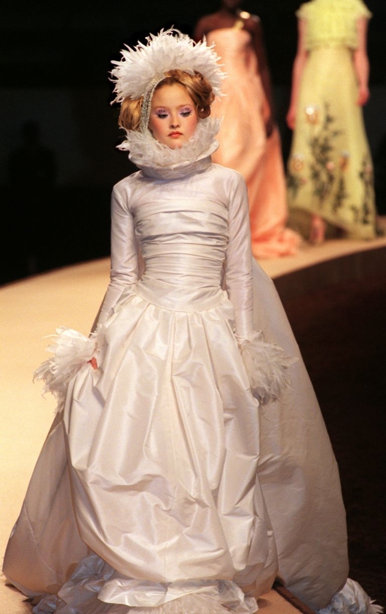 Hồ sơ thời trang: Những mẫu váy cưới ấn tượng nhất lịch sử haute couture