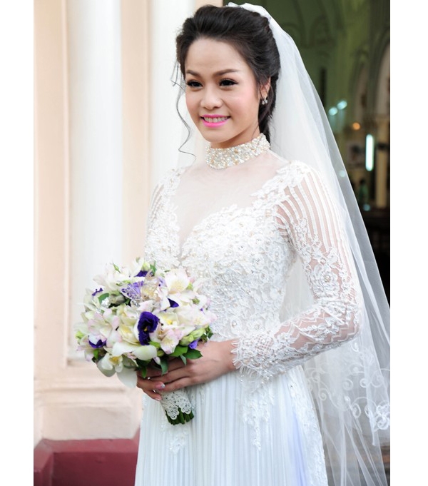 Áo dài trắng - xu hướng được sao Việt tích cực lăng xê ngày cưới