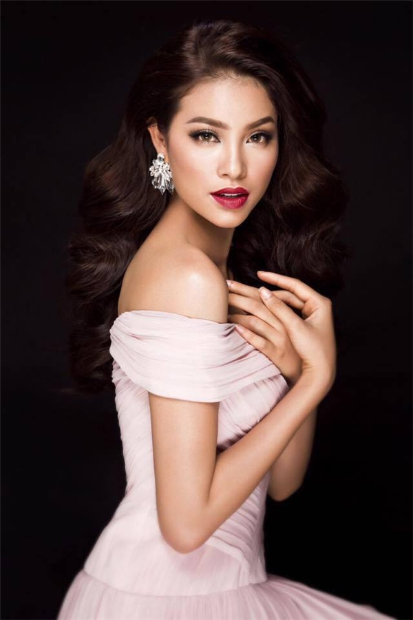 Điều gì giúp Phạm Hương trở thành hiện tượng tại Miss Universe 2015?