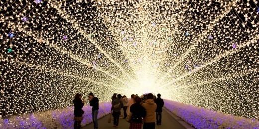 
Con đường Giáng Sinh Xanh ngập tràn ánh sáng sẽ sẵn sàng chào đón bạn ngay từ ngày 20/12. (Ảnh Internet)