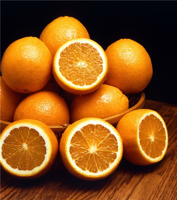 Bạn có thể thay thế chanh bằng cam bởi cả 2 loại quả đều có chứa axit tự nhiên có hiệu quả tẩy trắng.
