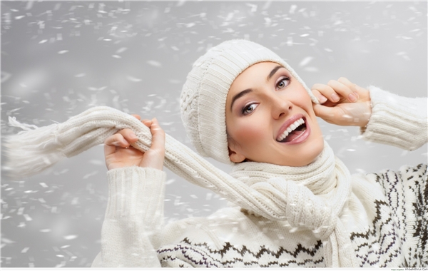 Hãy bắt tay vào "hô biến" răng bạn trở nên trắng sáng với những tip đơn giản trên thôi nào. Ai mà lại không muốn có một nụ cười hoàn hảo cho mùa Noel tới nhỉ?