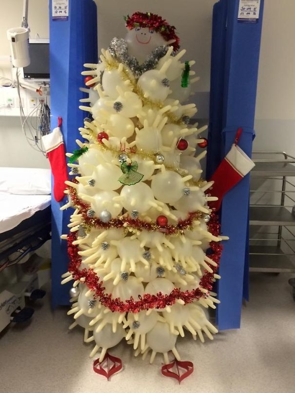 Loạt ảnh trang trí Giáng sinh trong bệnh viện khiến ai cũng xúc động