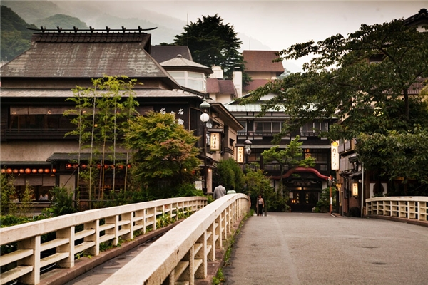 
Nằm trong khuôn viên của Công viên Quốc gia Fuji-Hakone-Izu, Nhật Bản, thị trấn Hakone là nơi người Nhật và khách du lịch tìm đến để ngắm núi Phú Sĩ trứ danh. (Ảnh: Internet)