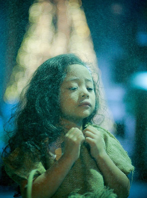 
Nam Phương trong bộ ảnh "Cô bé bán diêm" của họa sĩ Đỗ Xuân Bút. (Ảnh: Internet)