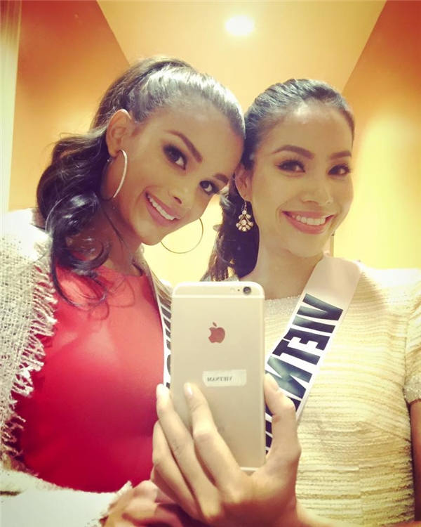 Những màu son giúp Phạm Hương tỏa sáng tại Miss Universe 2015