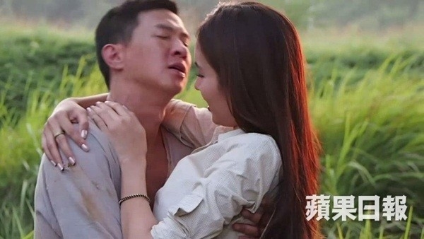 
Một cảnh quay tình cảm của Nong Poy và Trương Gia Huy