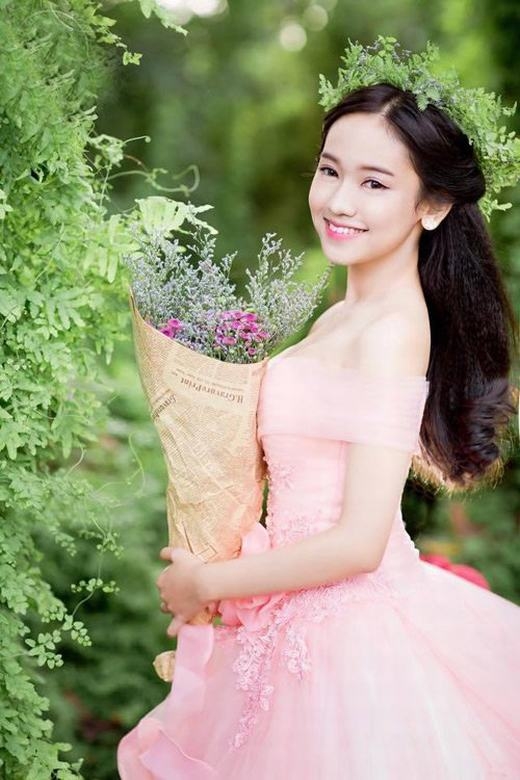 
Nguyễn Thúy Vi, "cô nàng lắm chiêu" nổi như cồn trong năm 2015.