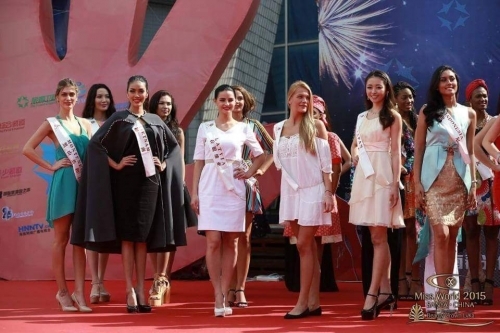 
Lan Khuê tỏa sáng và không hề lép vế trước các thí sinh Miss World năm nay. - Tin sao Viet - Tin tuc sao Viet - Scandal sao Viet - Tin tuc cua Sao - Tin cua Sao