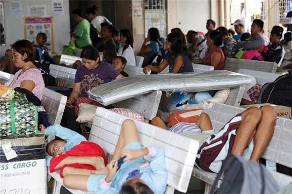 
Bão Melor tràn qua Philippines gây ra hậu quả nặng nề. Ảnh: Internet
