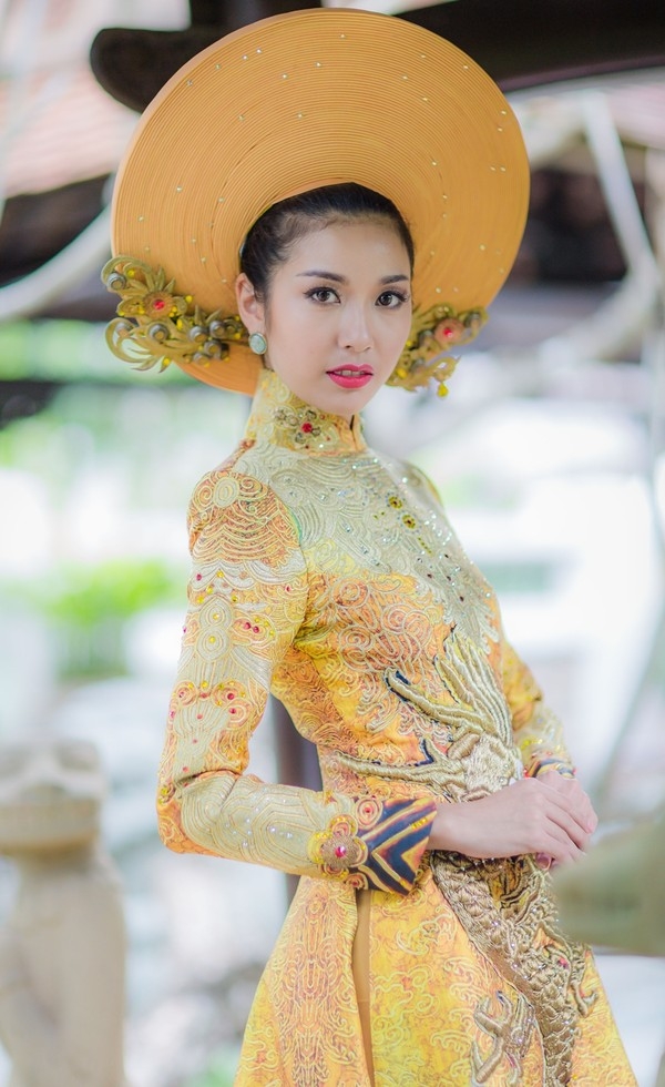 Đọ quốc phục của mĩ nhân Việt tại các cuộc thi nhan sắc thế giới 2015