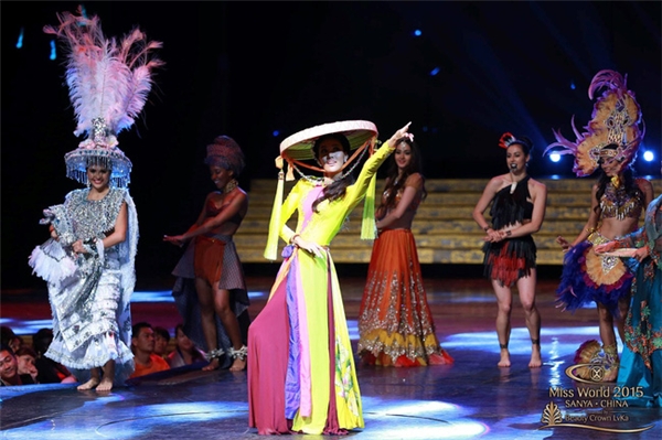 Đọ quốc phục của mĩ nhân Việt tại các cuộc thi nhan sắc thế giới 2015