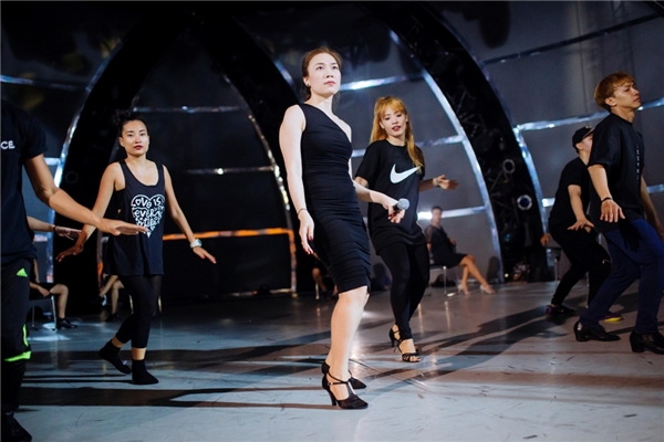 Mỹ Tâm cật lực tập luyện điệu nhảy mới để tặng “Gà con” - Tin sao Viet - Tin tuc sao Viet - Scandal sao Viet - Tin tuc cua Sao - Tin cua Sao