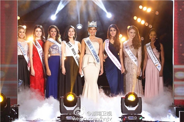 Váy dạ hội của Lan Khuê được khen ngợi tại đêm tổng duyệt Miss World - Tin sao Viet - Tin tuc sao Viet - Scandal sao Viet - Tin tuc cua Sao - Tin cua Sao