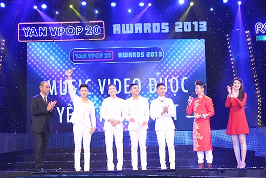  
365daband nhận giải nhóm nhạc được yêu thích nhất, MV được yêu thích nhất Yan Vpop 20 Award 2013. - Tin sao Viet - Tin tuc sao Viet - Scandal sao Viet - Tin tuc cua Sao - Tin cua Sao