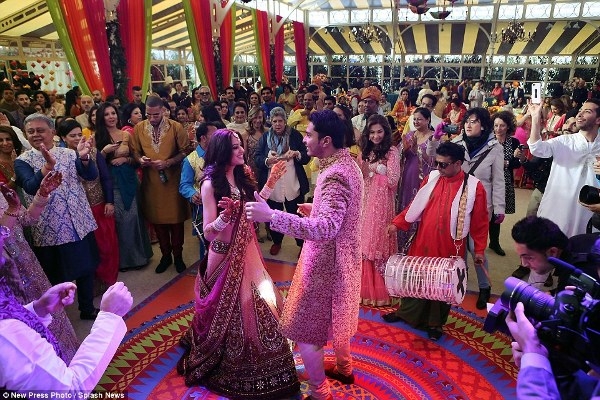 
Mỗi năm, có khoảng 20 triệu đám cưới diễn ra tại khắp Ấn Độ. (Ảnh: Internet)