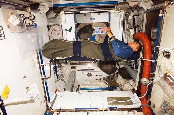 
Khi đi trên tàu vũ trụ thì mọi người đừng mong có được một giấc ngủ ngon. Ảnh: Internet
